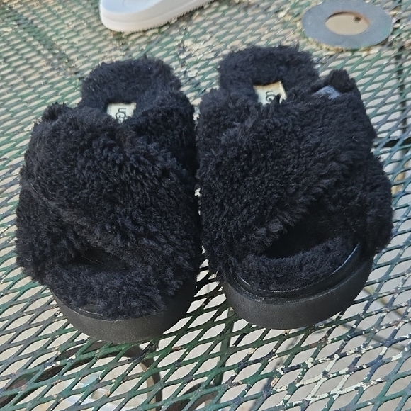 UGG Black Cozy Slippers with Plush Shearling - Picture 3 of 5